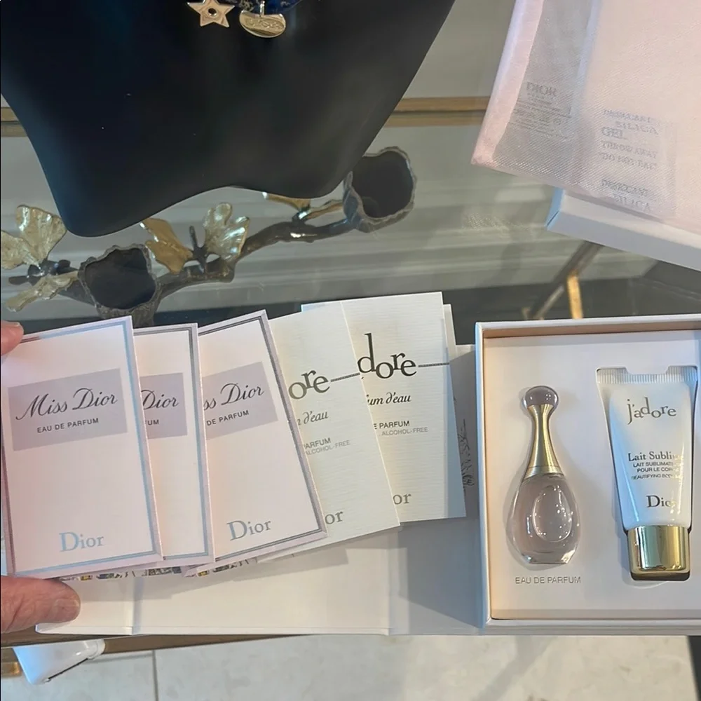Dior Miss Dior Perfume and cosmetics bag Set with Necklace